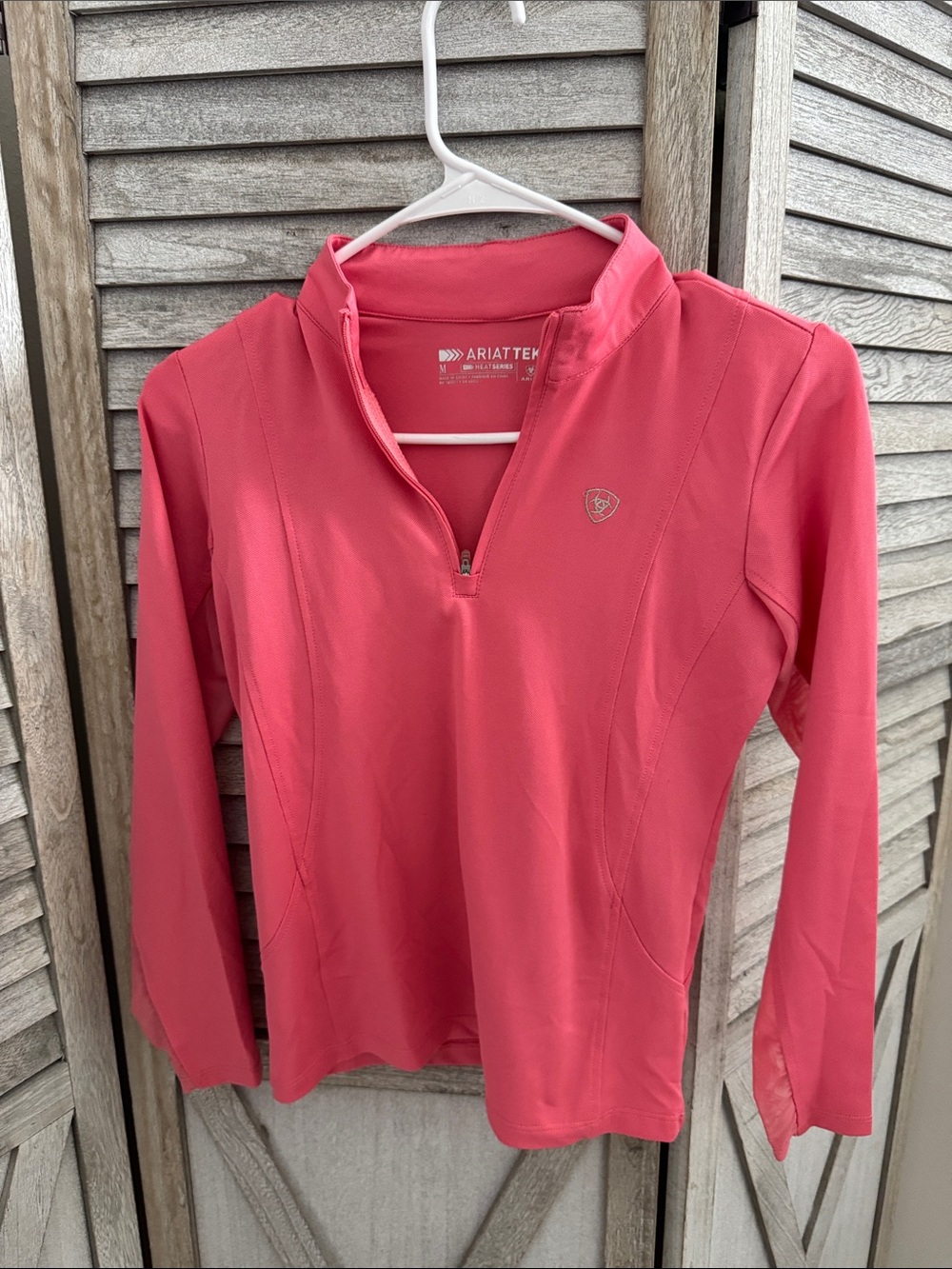 Ariattek Coral Pink children’s Quarter Zip Performance Pullover size M pre owned